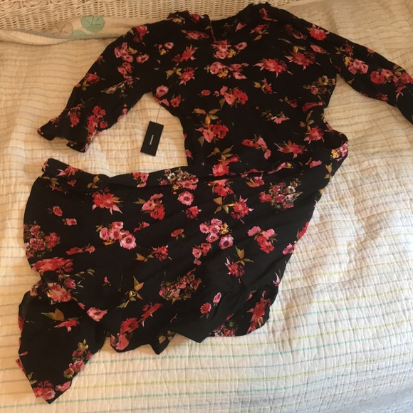 Lulus NWT Midnight Magic Floral Dress - Picture 5 of 5